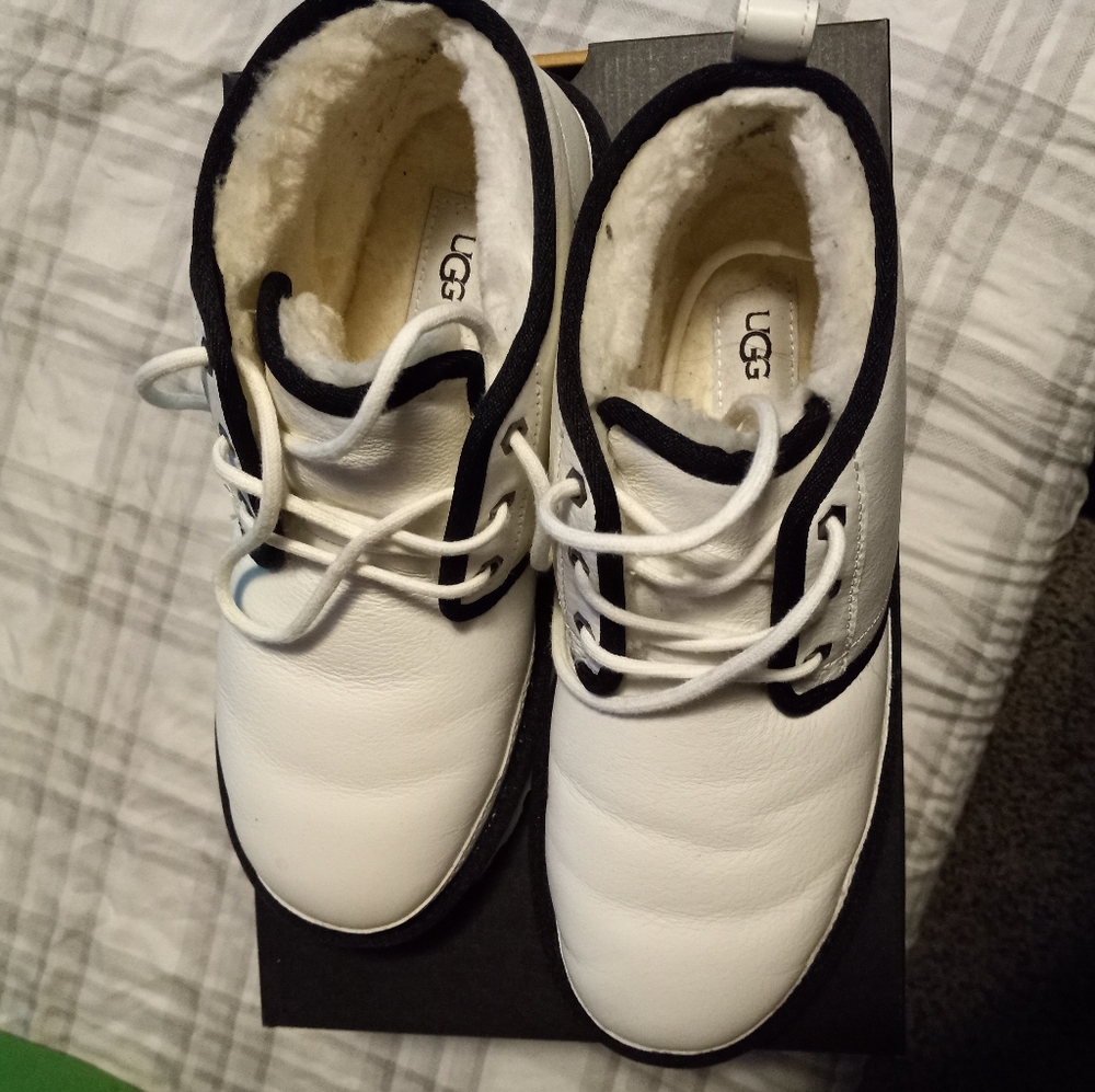Men's white uggs - Picture 1 of 3